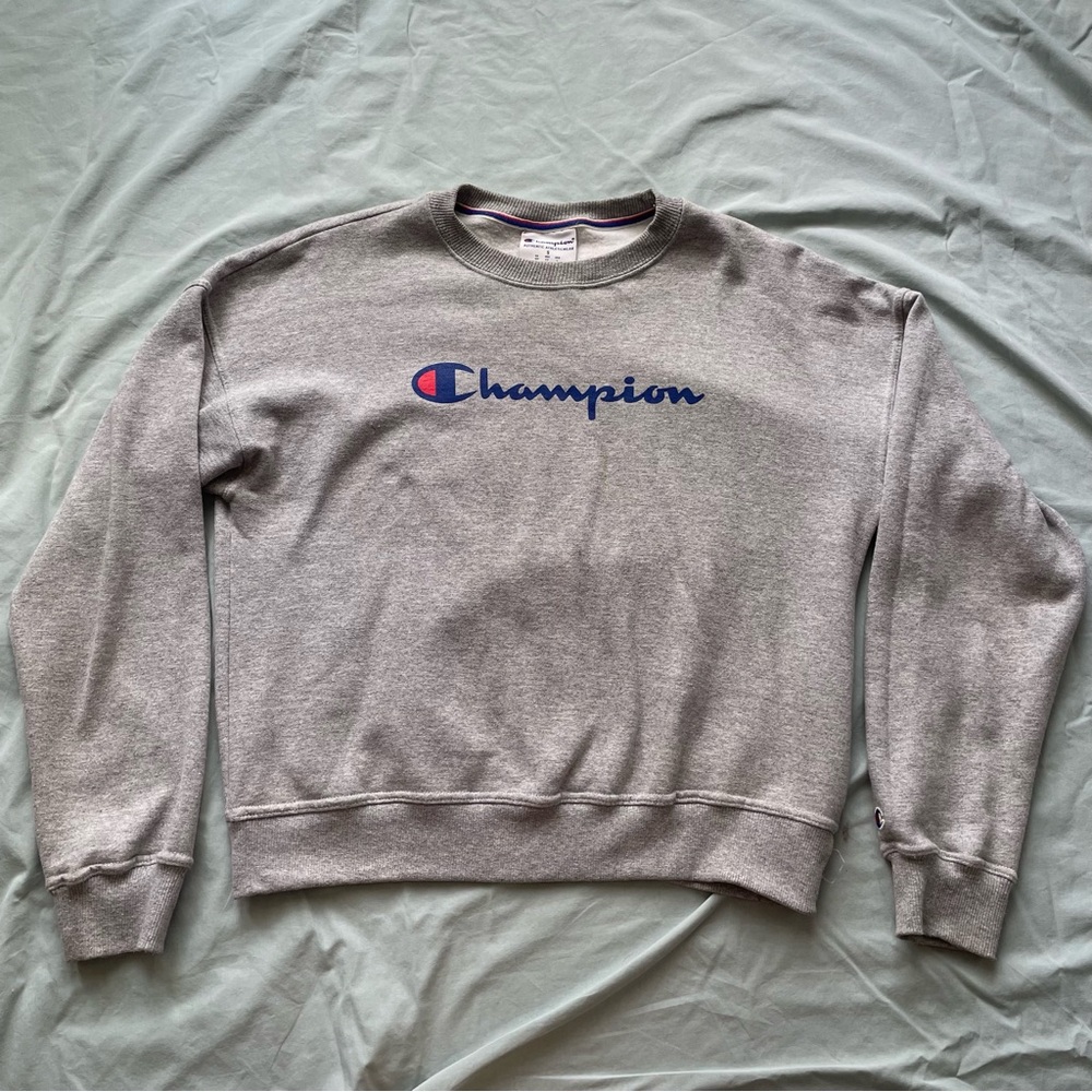 Champion sweater in grey with printed logo